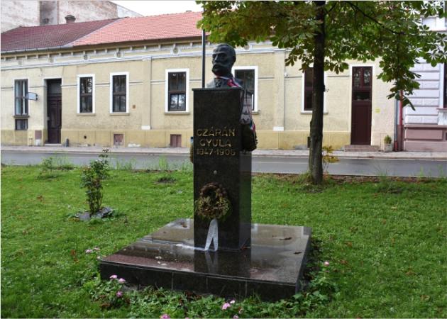Czárán András szobra