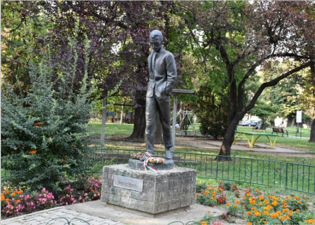 József Attila szobra