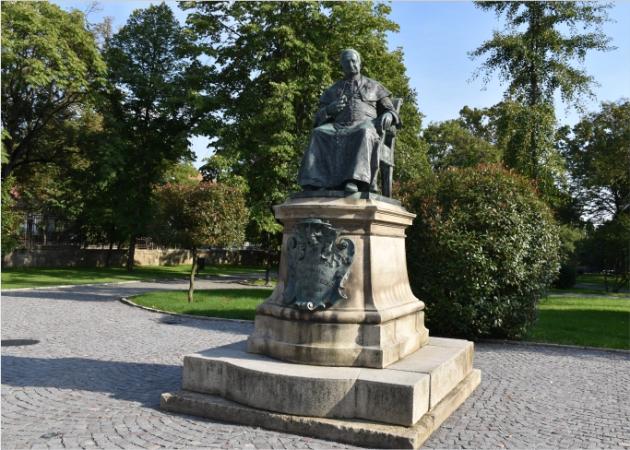 Tordai Szaniszló Ferenc szobra