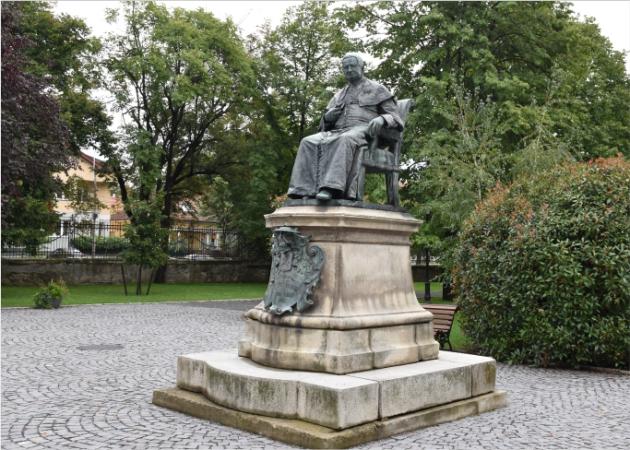 Tordai Szaniszló Ferenc szobra