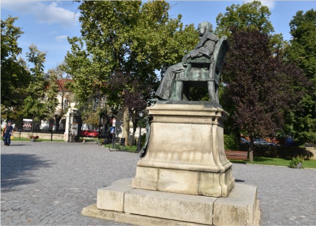 Tordai Szaniszló Ferenc szobra